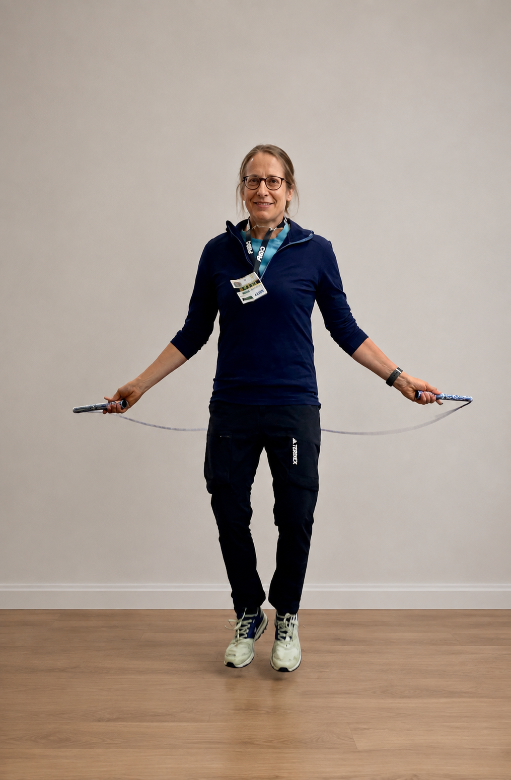 Dr. Annette Schimmel beim Seilspringen im Training